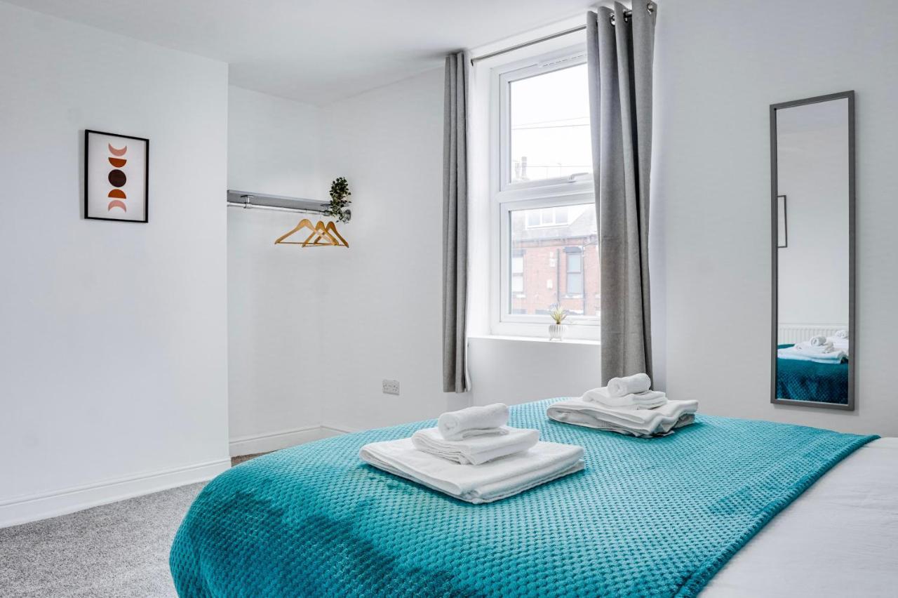 Spacious 4 Bedroom House Near Leeds Cc Beeston Hill 외부 사진