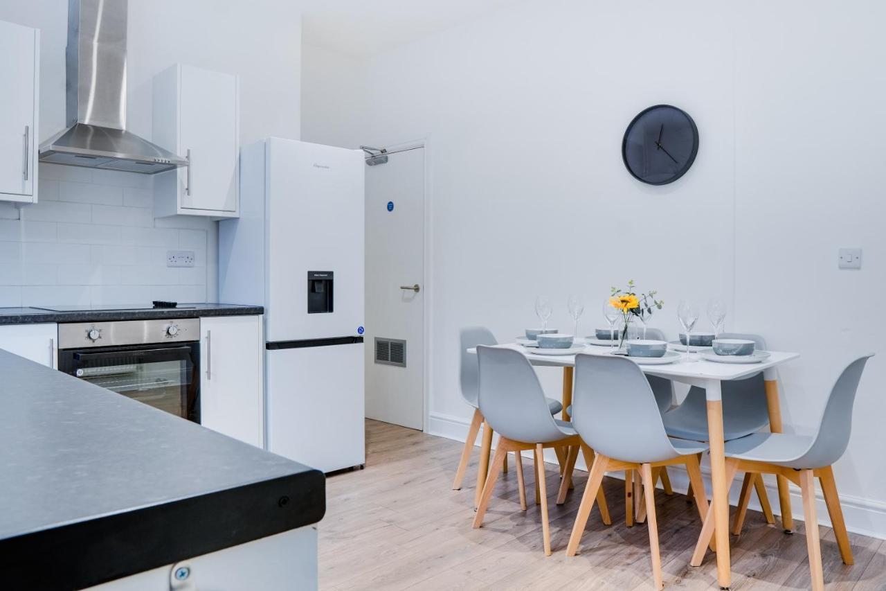Spacious 4 Bedroom House Near Leeds Cc Beeston Hill 외부 사진